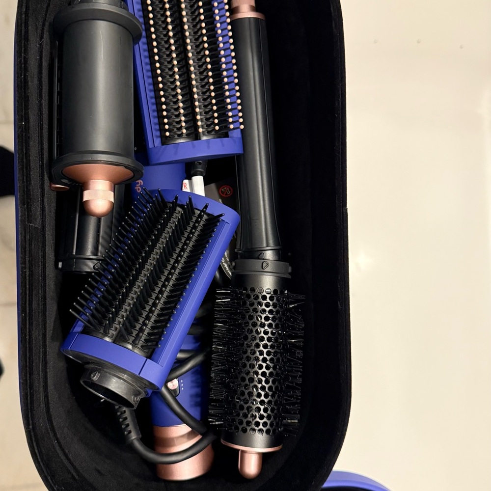Dyson Hair Styling Kit in Blue and Black - Picture 10 of 11